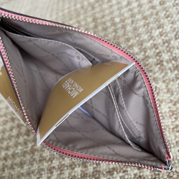 Michael Kors Jet Set Travel XL Zip Clutch Wristlet - Picture 4 of 16